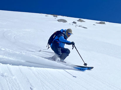 Skieur en hors-piste dans la fac du Charvet sur Val-d'Isère