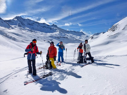 Off-piste skiing, short break for fun and technical advice